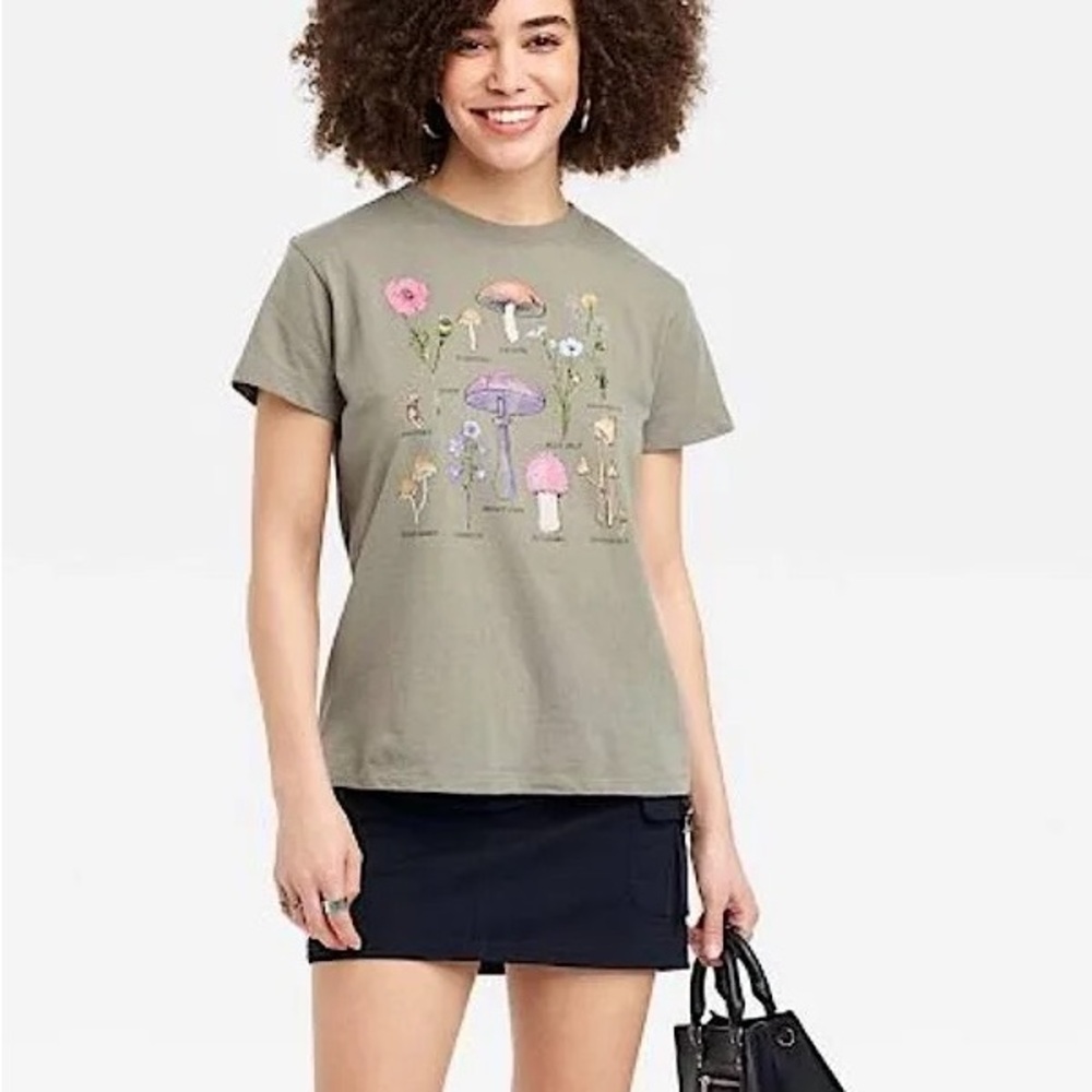 Doe. Mushroom Graphic Tee - Green